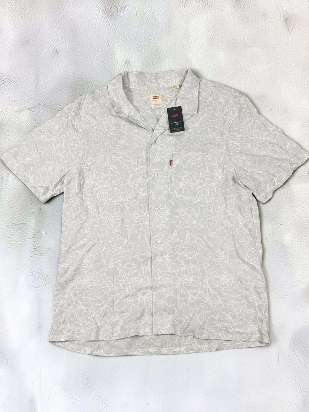Men’s Levi's Classic Camper Size M Grey Floral Relaxed Fit Camp Shirt